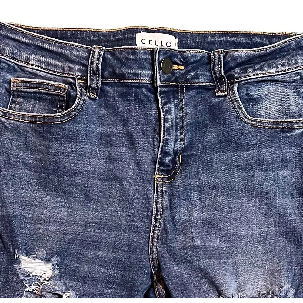 Cello Distressed Destroyed Ankle Jeans Stretch Size 11 - Picture 2 of 7